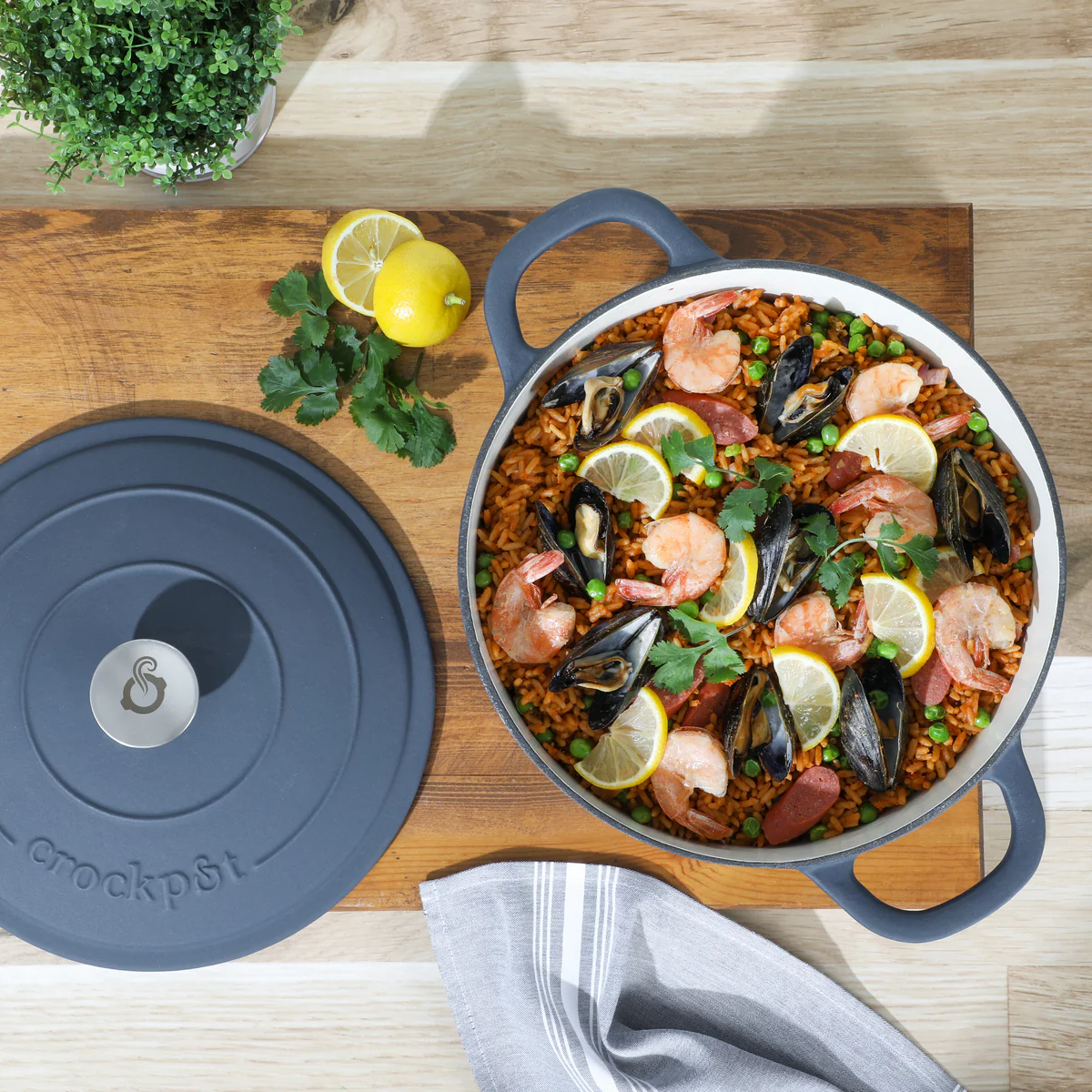 What is a Hinged Lid? The Crock Pot Game Changer Explained